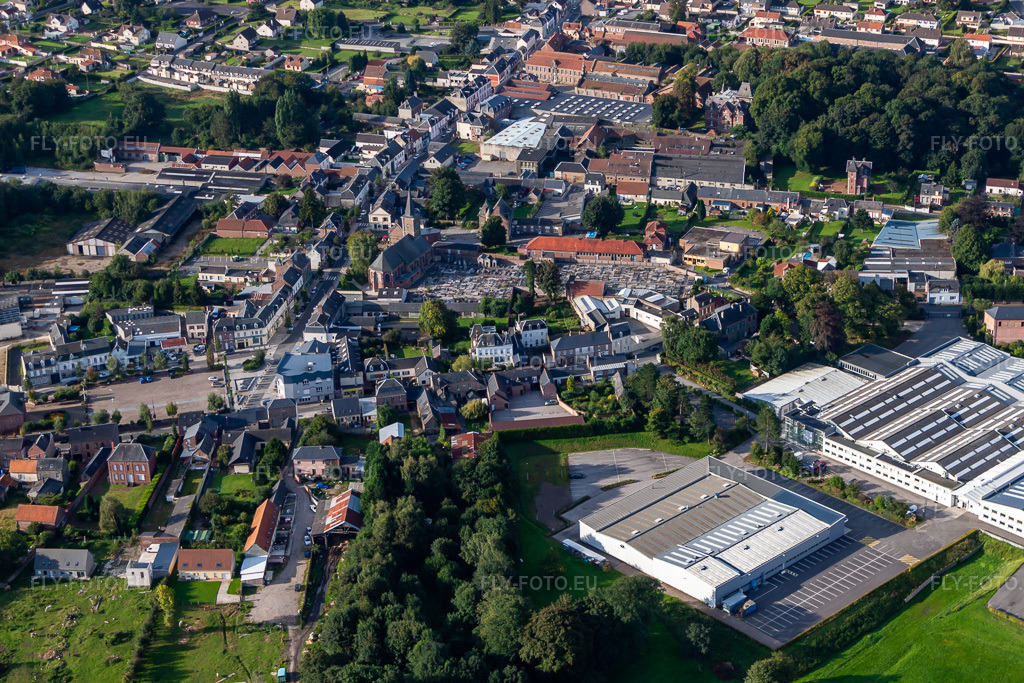 Vue aérienne: Vue de la ville à Friville-Escarbotin dans le département Somme, France. Photo: IMG_71007.jpg prise le 24/08/2014 par Werner Riehm/FLY-FOTO.eu – Résolution de l'original: 4752 x 3168 px