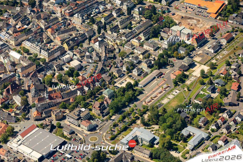 Das Luftbild zeigt : Sonnenstraße Wunsiedel - Die Luftaufnahme wurde 2023 vom UL-Flugzeug aus erstellt ( keine Drohne ) - Hochauflösende Luftaufnahme - Für grossformatige Ausdrucke geeignet. Die Geschenkidee !Mit Lizenz und Bildrechte bestellbar