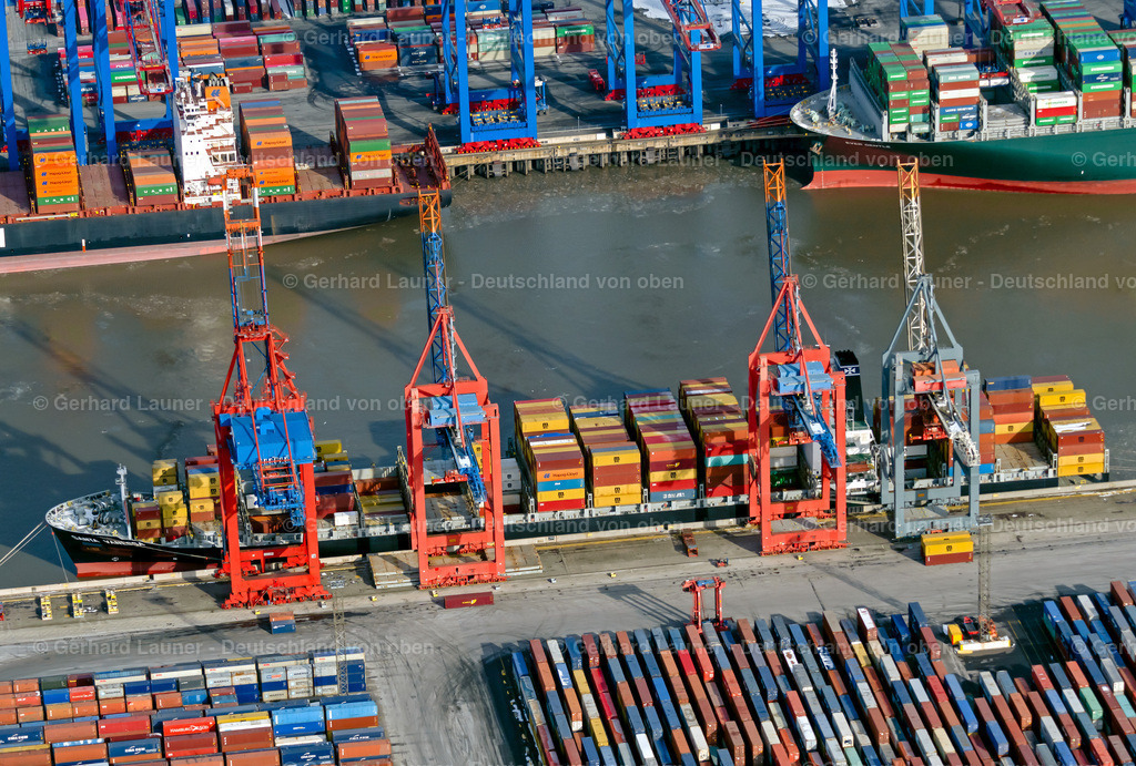 4044647 | HAMBURG 14.02.2021 Containerterminal von Eurogate im Containerhafen am Burchardkai des Überseehafen im Ortsteil Waltershof in Hamburg, Deutschland. Weiterführende Informationen bei: EUROGATE GmbH &amp; Co. KGaA, KG. // Container terminal from Eurogate in the container port on Burchardkai of the Ueberseehafen in the Waltershof district in Hamburg, Germany. Further information at: EUROGATE GmbH &amp; Co. KGaA, KG. Foto: Gerhard Launer