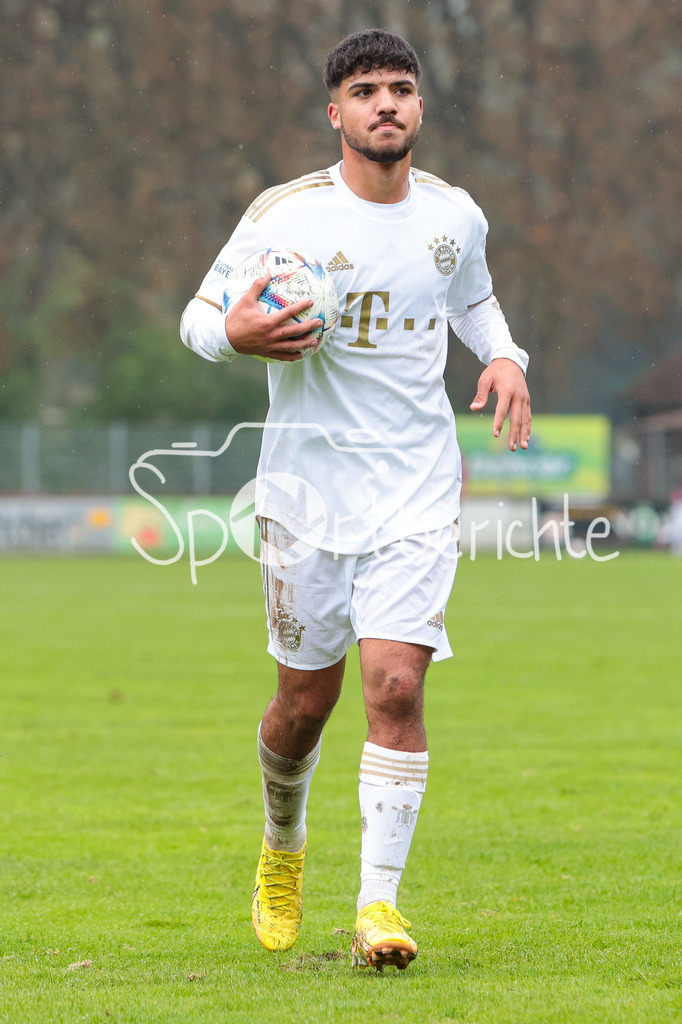 TSV Rain - FC Bayern Amateure | Eyuep AYDIN (FCB #6) in Aktion / Freisteller / Einzelfoto