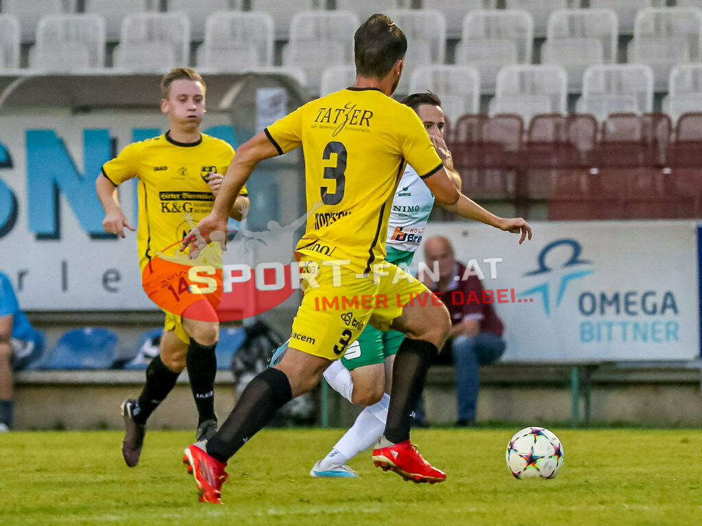 SV Feldkirchen - SC Launsdorf 2-1, Unterliga Ost | Markus Leitgeb (SC Launsdorf #14) Alexander Kampitsch (SC Launsdorf #3) Kevin Bretis (SV Feldkirchen #11) SV Feldkirchen - SC Launsdorf 2-1 am 23.08.2023 in Feldkirchen
(Modehaus NIMO Arena), Austria, (Photo by Ernst Krawagner sport-fan.at) - Realisiert mit Pictrs.com