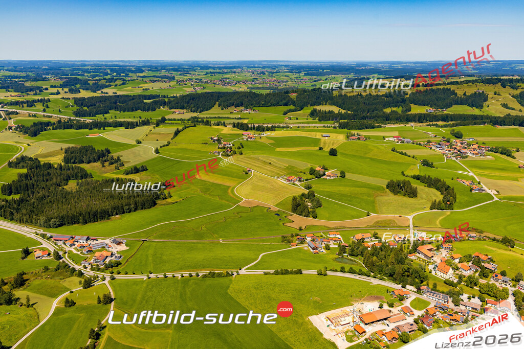 Luftaufnahme von Hopferau - Die Luftaufnahme wurde 2025 vom UL-Flugzeug heraus erstellt ( keine Drohne ) - Hochauflösende Luftaufnahme - für professionelle Ausdrucke geeignet. Die Geschenkidee !Mit Lizenz und Bildrechte bestellbar