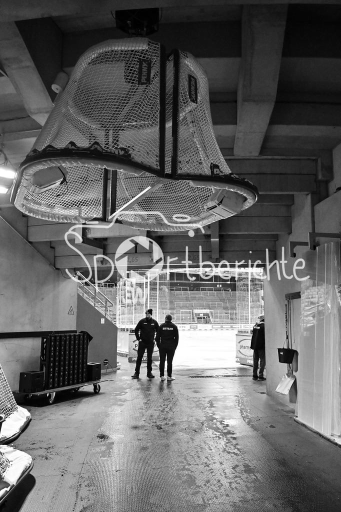 Augsburger Panther - Kölner Haie | AUGSBURG, GERMANY - 11. JANUARY: ein Blick ins leere CFS vor dem Match zwischen den Augsburger Panthern und den Kölner Haien am 39. Spieltag der penny DEL im Curt Frenzel Stadion