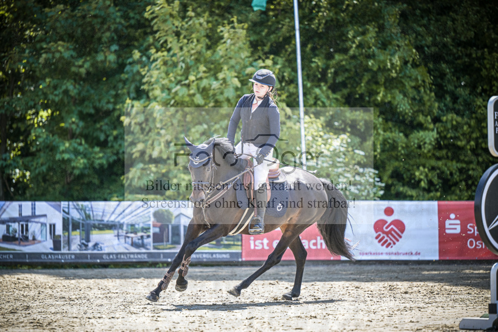 DOS_5710 | Entdecke hochwertige Reitturnierfotos von Foto Oger. Professionell, emotional und authentisch – jetzt Lieblingsmomente im Shop bestellen.Deutschlandweite Turnierfotografie. - Realisiert mit Pictrs.com