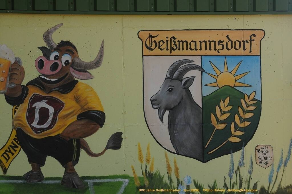 Geißmannsdorf-2026-Ortsbilder-159 | Geißmannsdorf bei Bischofswerda im Sommer 2026. Ein fotografischer Streifzug durch das Dorf Geißmannsdorf, mit Gebäuden, Straßen, Strohpuppen und geschmückten Vorgärten und Grundstücken anlässlich der 800-Jahr-Feier von Geißmannsdorf im Juni 2026 - Realisiert mit Pictrs.com