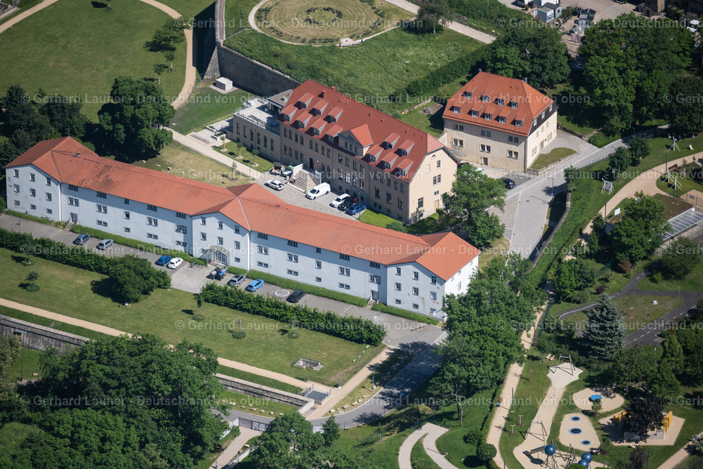 4045764 | ERFURT 14.06.2021 Gebäudekomplex der Hotelanlage " DAS KEHRS - Hotel auf dem Petersberg " und das Gebäude des Stasi-Unterlagen-Archiv im Ortsteil Altstadt in Erfurt im Bundesland Thüringen, Deutschland. Weiterführende Informationen bei: BStU - Der Bundesbeauftragte für die Unterlagen des Staatssicherheitsdienstes der ehemaligen DDR,  Das Kehrs Hotel Petersberg GbR. // Complex of the hotel building " DAS KEHRS - Hotel on Petersberg " in the district Altstadt in Erfurt in the state Thuringia, Germany. Further information at: BStU - Der Bundesbeauftragte fuer die Unterlagen des Staatssicherheitsdienstes der ehemaligen DDR,  Das Kehrs Hotel Petersberg GbR. Foto: Gerhard Launer