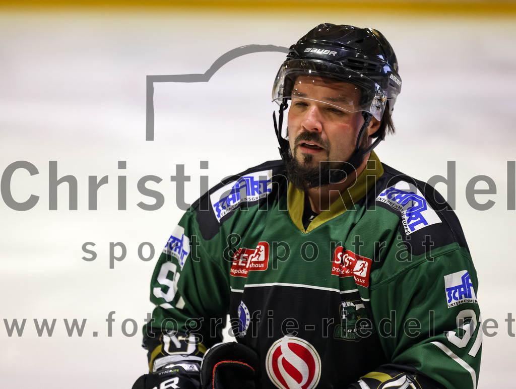 2022-11-20_016_TSV_Erding_gegen_ERSC_Amberg | Erding, Deutschland, 20.11.2022:
Eishockey, Bayernliga 2022 / 2023, 15. Spieltag, TSV Erding gegen ERSC Amberg, Endergebnis: 5:1

Rudolf Lorenz (Erding Gladiators, #91)

Foto: Christian Riedel / fotografie-riedel.net