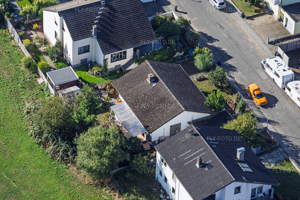 Luftbild: Landrat-Pfeifer-Straße im Ortsteil Sickenhofen in Babenhausen im Bundesland Hessen in Deutschland. – Foto: IMG_159351.jpg vom 22.09.2026 durch Werner Riehm/FLY-FOTO.de – Auflösung des Originals: 5278 x 3519 px