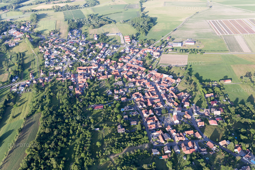Luftbild: Ortsansicht in Morsbronn-les-Bains im Bundesland Bas-Rhin in Frankreich. Foto: IMG_100811.jpg vom 08.06.2017 durch Werner Riehm/FLY-FOTO.de