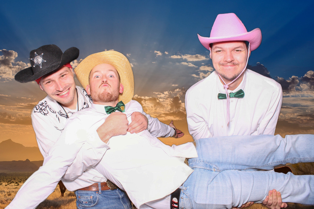 top-top.de-251025-0129 | Foto, Video, Fotografie, Videografie, Fotobox, DJ, Discjockey, Musik, Musikbox, Veranstaltung, Photobooth, Amazon, Ebay, Buchtipp, Bestseller, Autor, Verlag, Buch, Wesel, Hamminkeln, NRW, Dinslaken, Rees, Drohne, Hochzeit, Party, Fotobox, Wesel, Fotograf