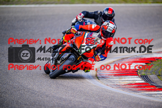 MaZZes_FotoMatrix_240910_6007705_7265 | WEISS