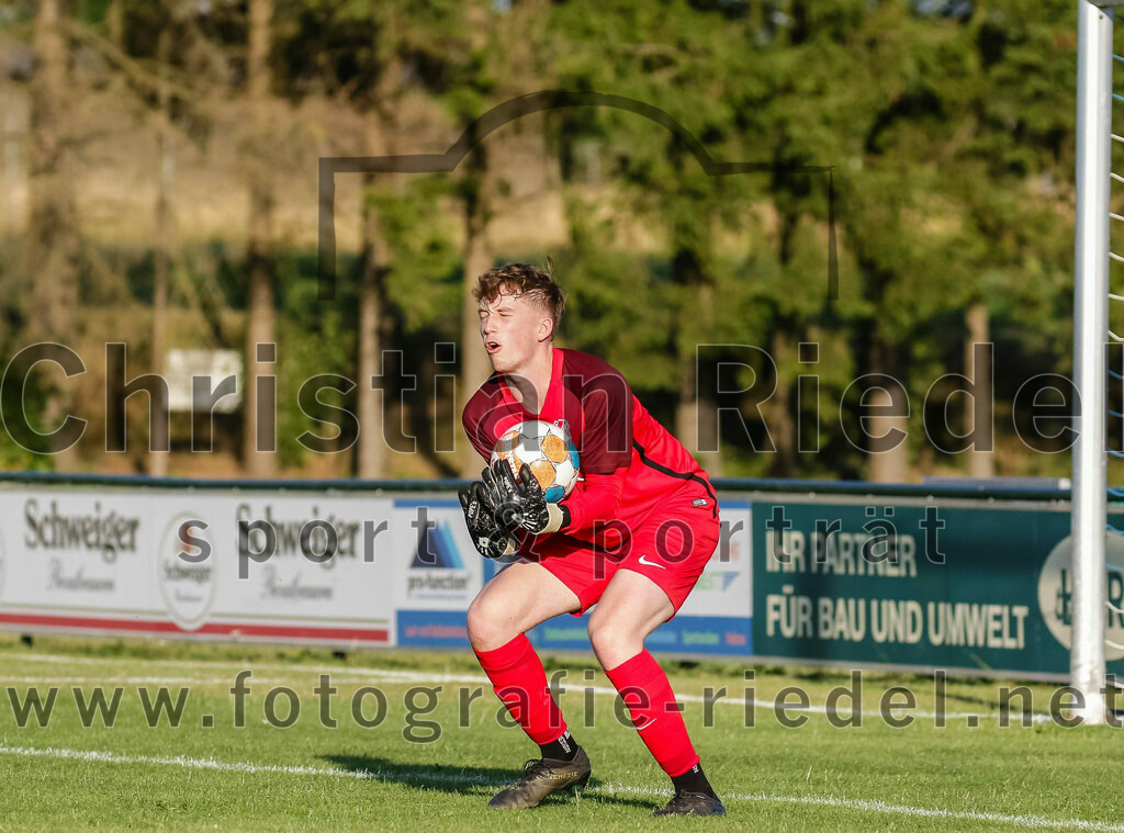 2023-07-14_033_FC_Langengeisling_gegen_FC_Velden-Eberspoint | Erding, Deutschland, 14.07.2023:
Fußball, Bezirksliga Oberbayern Ost 2023 / 2024, Testspiel, FC Langengeisling gegen FC Velden-Eberspoint, Endergebnis: 5:0

Torwart Louis Rotert (FC Langengeisling, #12)

Foto: Christian Riedel / fotografie-riedel.net