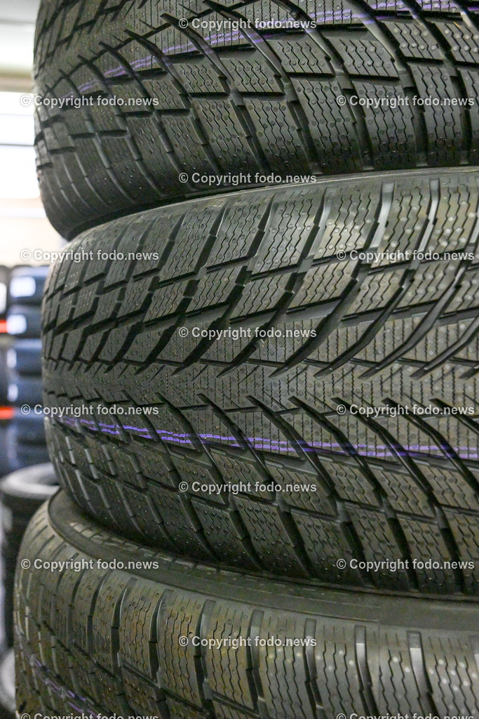 Reifen Wondraschek_ Linz_ 17.10.2023-31 | 17.10.2023, Linz, AUT,Reifen Wondraschek, im Bild Reifenlager (eines von 3 Stockwerken), ca 16000-20000 gelagerte Neureifen Saisonbedingt