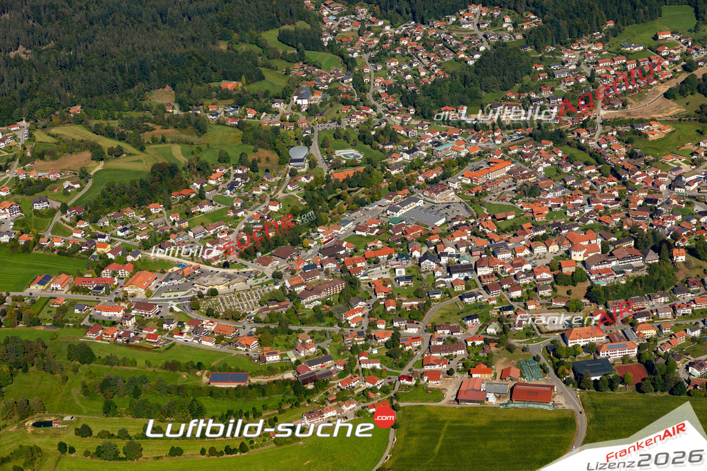 Das Luftbild der Stadt Bodenmais wurde 2021 vom Flugzeug heraus erstellt (keine Drohne) Aufnahmehöhe ca.450 Meter- hohe Bildauflösung und Druck-Qualität garantiert!