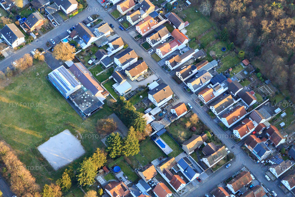 Luftbild: Jahnstraße Sudetenstr im Ortsteil Friedrichstal in Stutensee im Bundesland Baden-Württemberg in Deutschland. Foto: IMG_145514.jpg vom 07.03.2025 durch Werner Riehm/FLY-FOTO.de