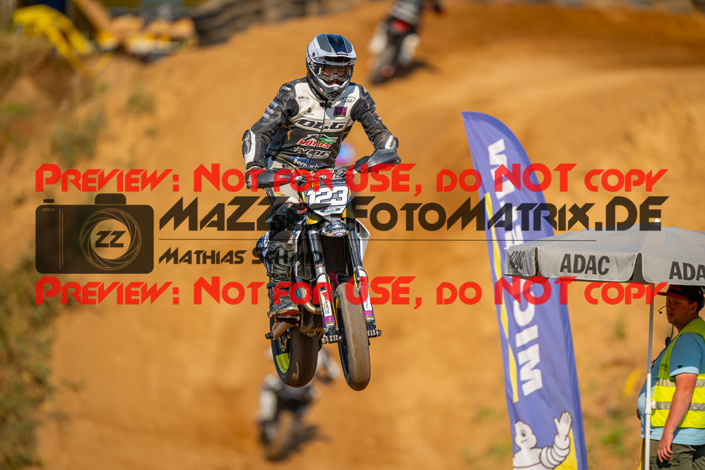 MaZZes-Fotomatrix-20260815-602441 | S2