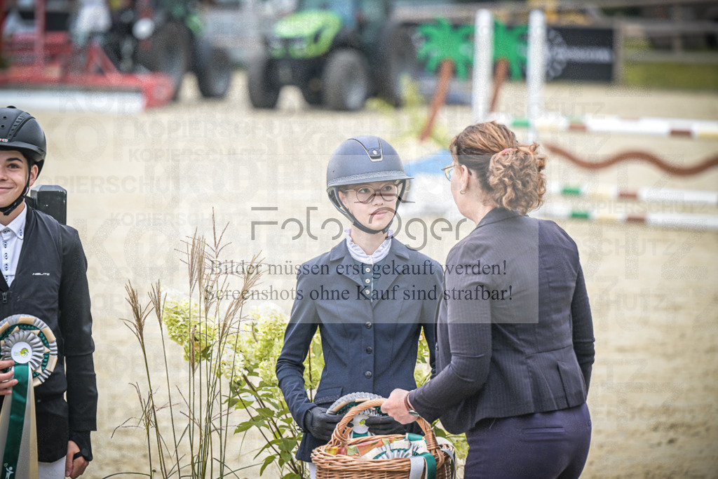 DOS_0116 | Entdecke hochwertige Reitturnierfotos von Foto Oger. Professionell, emotional und authentisch – jetzt Lieblingsmomente im Shop bestellen.Deutschlandweite Turnierfotografie. - Realisiert mit Pictrs.com