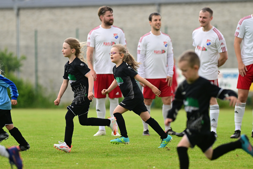 Fußball I Herren I Saison 2024-2025 I Kreisliga I 25. Spieltag I FSV Bliedersdorf-Nottensdorf - VfL Güldenstern Stade II | Der Sportfotograf. - Realisiert mit Pictrs.com