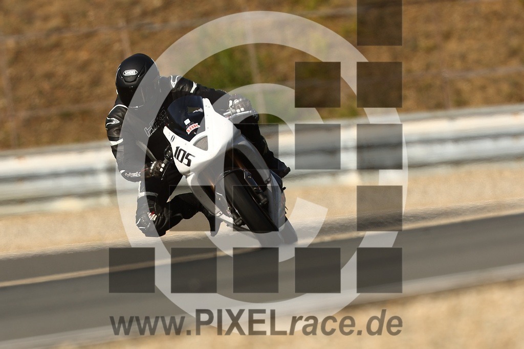 0105-20260828_04984 | Schöne Erinnerungen an spannende Momente - das festzuhalten ist unser Job. PIXELrace.de ist seit 2003 auf den Rennstrecken Europas unterwegs um die Action draußen beim Fahren und die wunderbare Stimmung imm Fahrerlager für euch einzufangen.