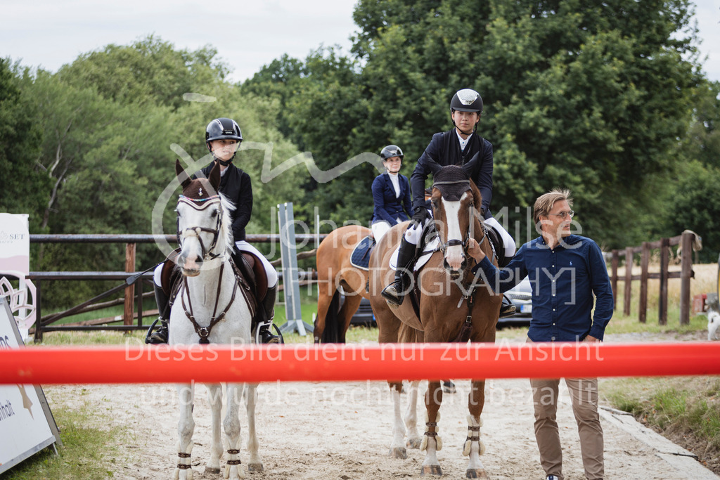 250712_BHO_ClearRoundTeam-405 | Deine schönsten Turniermomente als professionelle Fotos! Entdecke hochwertige Pferdesport-Fotografie im Online-Shop. Jetzt Fotos finden & bestellen!