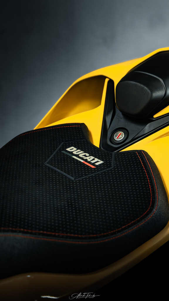 Ducati Panigake V2S | Entdecken Sie die faszinierende Welt von Alexander Tschuncky Arts: Kreative Fotografie, atemberaubende Automobilkunst und hochwertiger Bilderdruck. Lassen Sie sich inspirieren! - Realisiert mit Pictrs.com