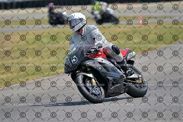 25bt04-1230 | markuskiefer.com - Realisiert mit Pictrs.com