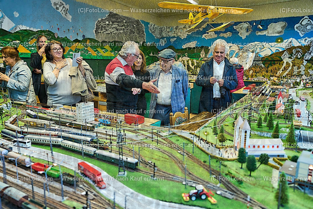 ALP9556_Foederation_Chopin-Ges_Lackenhof_Modellbahn-Etzler | (C)FotoLois.com, Alois Spandl, Föderation der internationalen Chopin-Gesellschafen (deren gibt es weltweit 34) - Zusammentreffen und Sitzung im Vorfeld des XXXIX. Chopinfestivals in der Kartause Gaming und Rahmenprogramm - Ausflug mit dem Bus zum Lunzer See und nach Lackenhof, gemeinsames Abendessen, Do 3. August 2023.