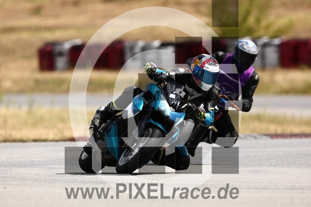 0011-20240805_02096 | Schöne Erinnerungen an spannende Momente - das festzuhalten ist unser Job. PIXELrace.de ist seit 2003 auf den Rennstrecken Europas unterwegs um die Action draußen beim Fahren und die wunderbare Stimmung imm Fahrerlager für euch einzufangen.