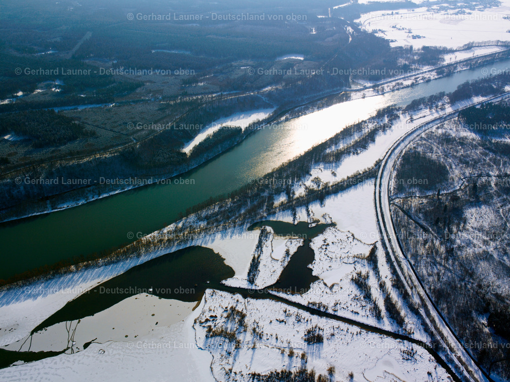 2600099 | Eisstrukturen auf einem Altwasser am Zusammenfluß von Inn und Salzach