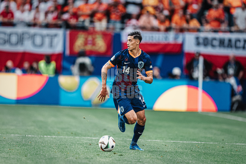 Fußball | Herren | UEFA-Fußball-Europameisterschaft 2024 | Gruppe D | Polen vs. Niederlande | 16.06.2024 | Tijjani Reijnders (#14, Niederlande) mit dem Ball