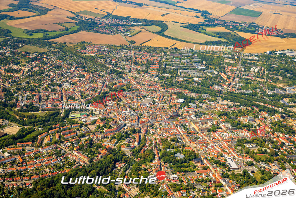 Stadt Apolda von Oben- Die Luftaufnahme wurde 2025 vom UL-Flugzeug heraus erstellt ( keine Drohnenaufnahme ) - Hochauflösende Luftaufnahme - für Wandbilder und großformatige Ausdrucke geeignet. Das besondere Geschenk!Hier alle&nbsp;Infos zur Lizenzierung der LuftaufnahmeWir fliegen auch dieses Jahr wieder in Ihre Region um Luftbilder zu erstellen.- Luftbild anfragen