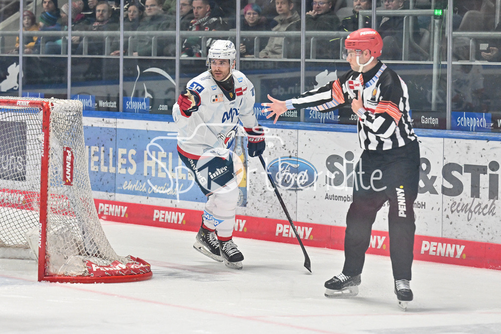 Augsburger Panther - Adler Mannheim | Jubel der Gaeste nach dem Treffer zum 0-1 durch Jordan SZWARZ (Adler Mannheim 14) / Freude / Happy / Tor / Torschuezte / DEL: Augsburger Panther - Adler Mannheim, Curt Frenzel Stadion am 16.02.2025