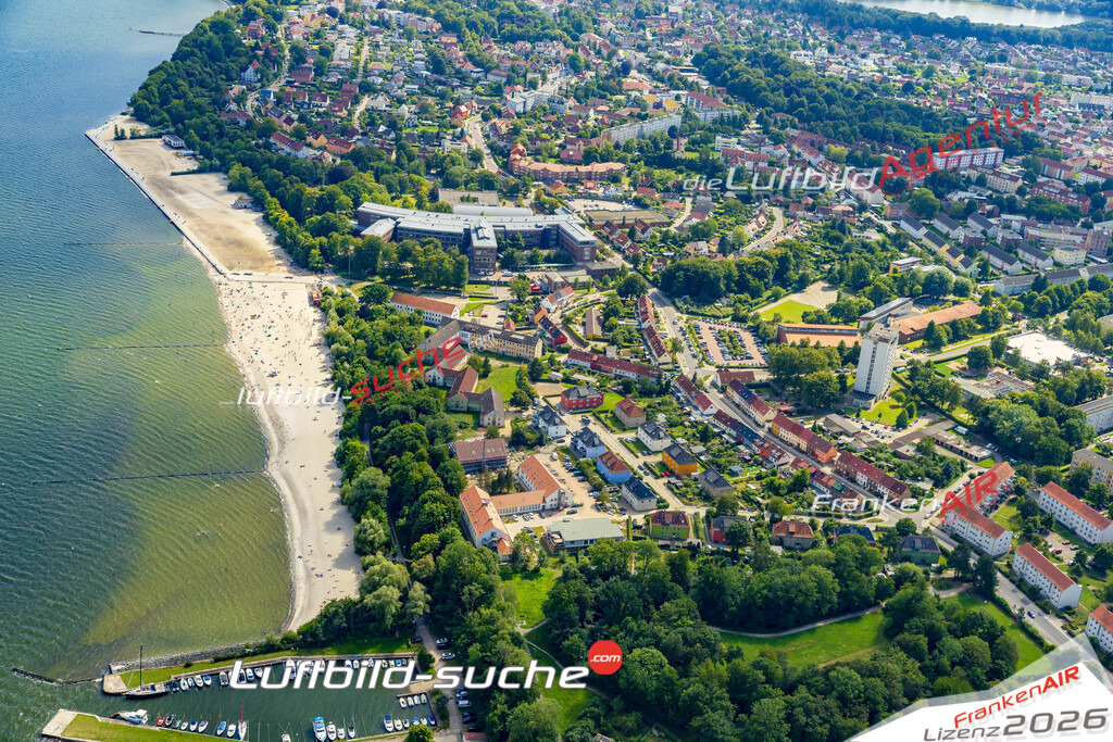 Luftbild Stralsund - Die Luftaufnahme wurde 2025 vom UL-Flugzeug heraus erstellt ( keine Drohne ) - Hochauflösende Luftaufnahme - für professionelle Ausdrucke geeignet. Die Geschenkidee !Hier alle&nbsp;Infos zur Lizenzierung der LuftaufnahmeWir fliegen auch dieses Jahr wieder in Ihre Region um Luftbilder zu erstellen.- Luftbild anfragen