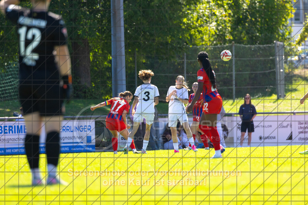 20260906_122717_0257_(c)_by_PhotoPeet | #,1.FC Donzdorf (weiß) vs. 1.FC Heidenheim 1846 (rot), Fußball, Frauen-Verbandspokal Gruppe 2, 2. Runde, Saison 2026/2027, Rasenplatz Lautertal Stadion, Süßener Straße 16, 73072 Donzdorf, 06.09.2026 - 11:00 Uhr,Foto: PhotoPeet / Sport- &amp; Eventfotografie / Peter Harich