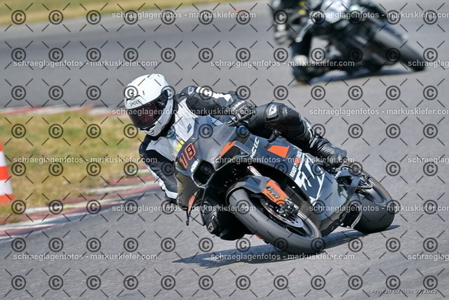 25bt04-1820 | markuskiefer.com - Realisiert mit Pictrs.com