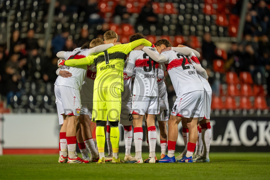 VfB Stuttgart II vs. FC Energie Cottbus, Fussball, 3.Liga, 27. Spieltag, Saison 2025/2026, 03.03.2026 | Florian Pascal Hellstern (VfB Stuttgart II, #01),VfB Stuttgart II vs. FC Energie Cottbus, Fussball, 3.Liga, 27. Spieltag, Saison 2025/2026, 03.03.2026Foto: photosbyphips/Philip Ziegler