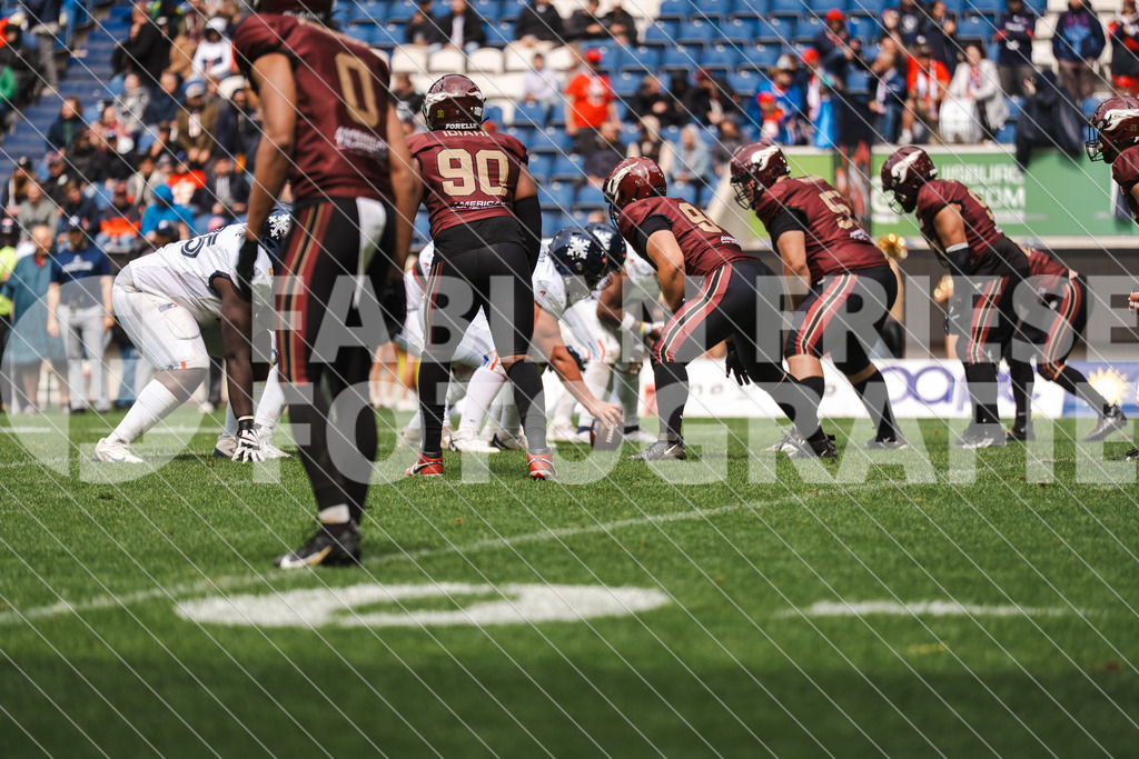 GER Rhein Fire vs. Paris Musketeers, Football, European League of Football, Spieltag 4, Saison 2025, 08.06.2025 | GER Rhein Fire vs. Paris Musketeers, Football, European League of Football, Spieltag 4, Saison 2025, 08.06.2025Foto: Fabian Friese - Realisiert mit Pictrs.com