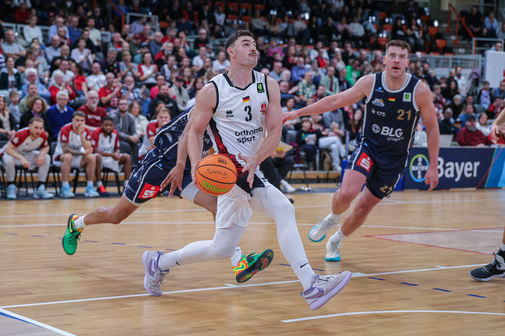 Pro A BAYER GIANTS vs Eisbären Bremerhaven-76 | Fotos von Basketballspielen aus dem Raum NRW fotografiert von Gero Mueller-Laschet und Daniel Schaefer - Realisiert mit Pictrs.com