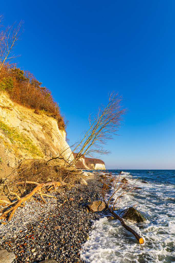 Kreidefelsen im Herbst an der Küste der Ostsee auf der Insel Rügen | Kreidefelsen im Herbst an der Küste der Ostsee auf der Insel Rügen.