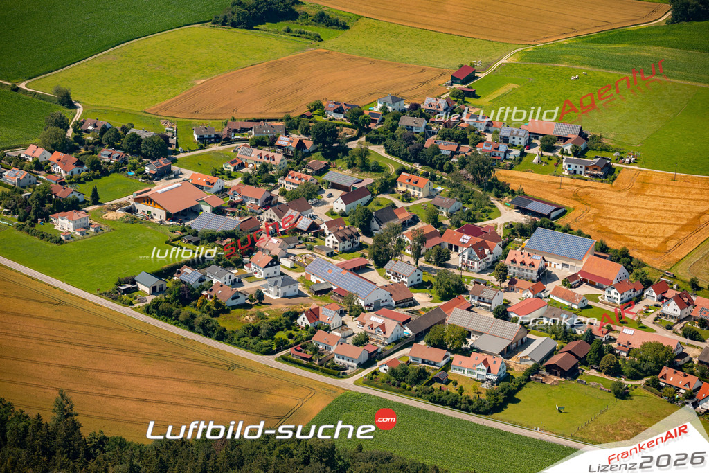 Das Luftbild zeigt : Zillenberg Ried - Die Luftaufnahme wurde 2024 vom UL-Flugzeug aus erstellt ( keine Drohne ) - Hochauflösende Luftaufnahme - Für grossformatige Ausdrucke geeignet. Die Geschenkidee !Mit Lizenz und Bildrechte bestellbar