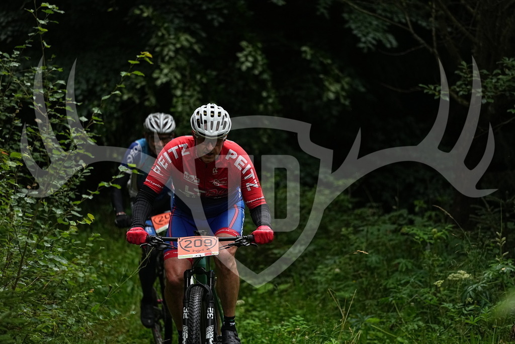 FC109749 | Fotogalerie der Treibjagd im Dunkelwald - Dein MTB Etappenrennen im Erzgebirge - Realisiert mit Pictrs.com