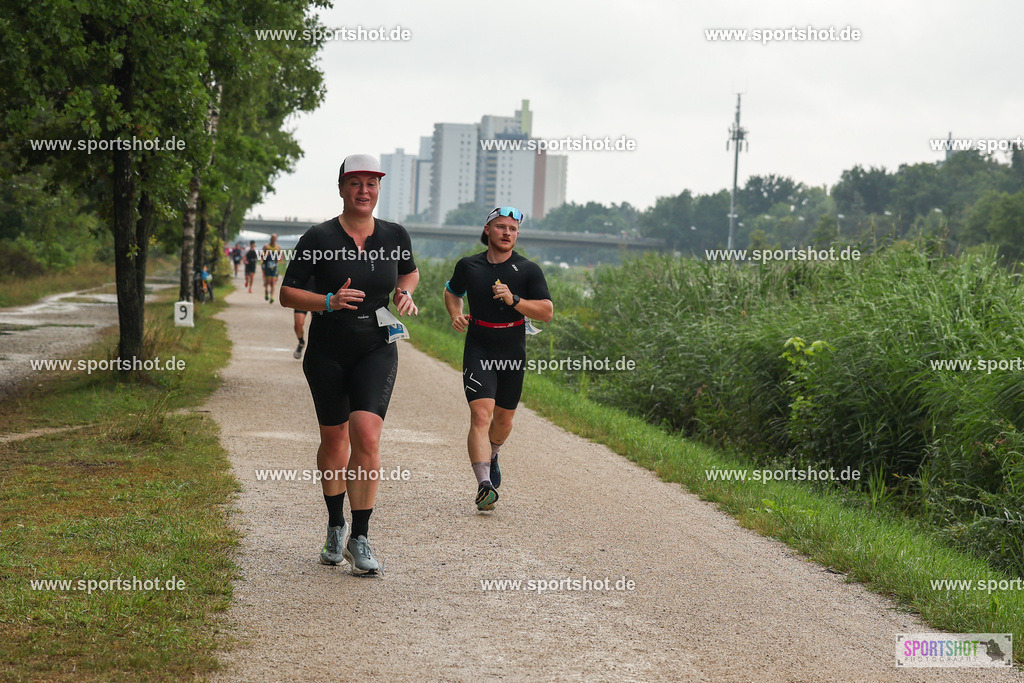 LUR_1727 | 34. M-net Erlanger Triathlon 2025 #erlangertriathlon  #mnettriathlon2025 #mnettriathlon #team #olympischedistanz #mitteldistanz #triathlon #maindonaukanal  #erlangertriathlon2025 #yourpictrs #tv1848 #tv1848erlangen  #triathlonbayern #sportinerlangen #demsportverbunden #sportshot_your_pictrs Copyright: www.sportshot.de