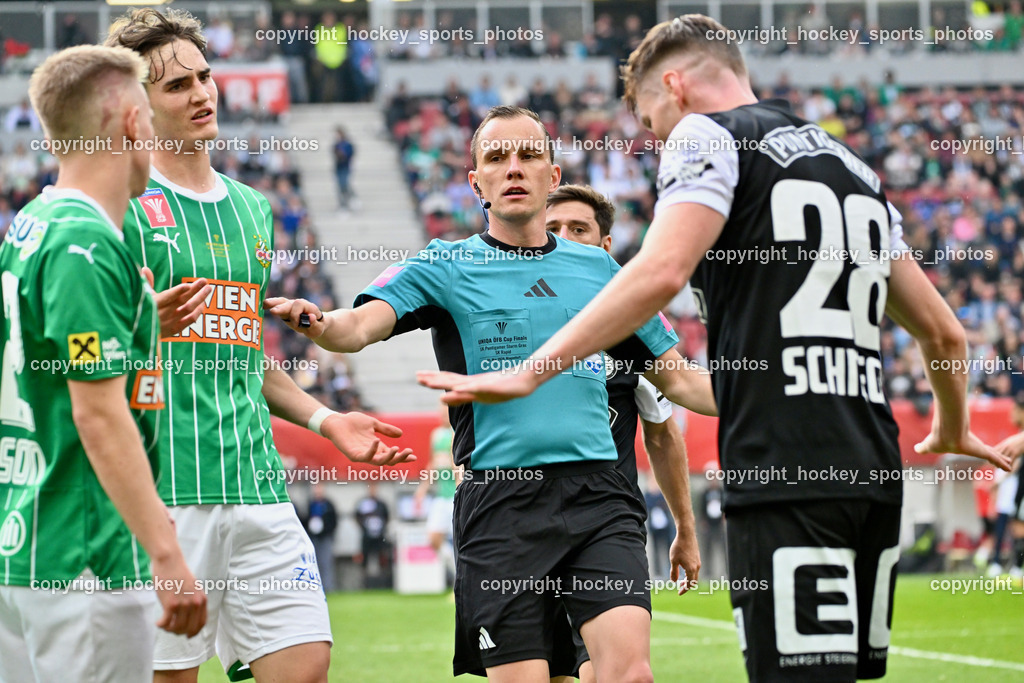 SK Puntigamer Sturm vs. SK Rapid Wien Siegerehrung, Impressionen | #22 Isak Alexander Jansson SK Rapid, #34 Nikolas Sattlberger SK Rapid, Sebastian Gishamer Referee, #28 David Schnegg, SK Puntigamer Sturm vs. SK Rapid Wien Siegerehrung, Impressionen, SK Puntigamer Sturm vs. SK Rapid Wien Siegerehrung, Impressionen am 01.05.2024 in Klagenfurt (Wörthersee Stadion ), Austria, (Photo by Bernd Stefan)