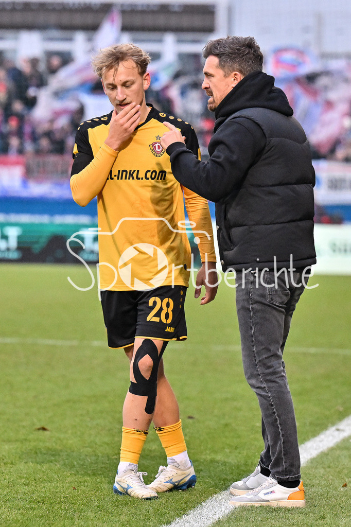 SpVgg Unterhaching - Dynamo Dresden | im Gespreach Sascha RISCH (Dynamo Dresden 28) und Dynamo Dresden Trainer Thomas STAMM / 3. Liga: SpVgg Unterhaching - Dynamo Dresden, Uhlsportpark am 21.12.2024