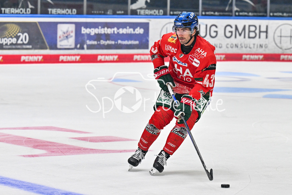 Augsburger Panther - Adler Mannheim | am Puck Leon VAN DER LINDE (Augsbuerger Panther #43) / Einzelfoto / Freisteller / DEL: Augsburger Panther - Adler Mannheim; Curt Frenzel Stadion am 14.09.2025
