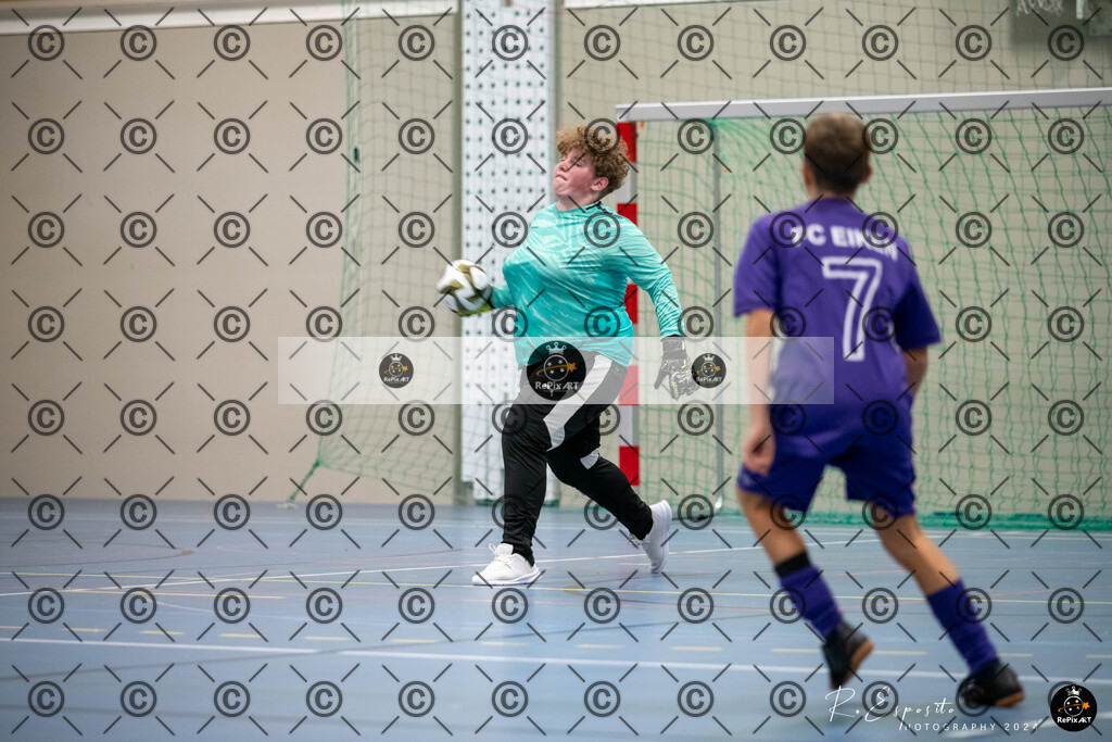 20241123_FCR-Hallenturnier-C_1_061 | Sport und Naturfotografie von Roberto Esposito zeigt echte Momente Bewegung und die Schönheit der Natur. Ausdrucksstarke Bilder schaffen Emotionen.