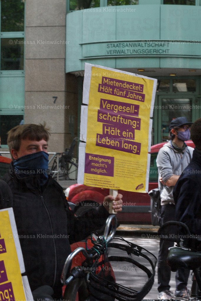 200518 Deutsche Wohnen Enteignen Klage-2 | Vanessa Kleinwächter - Realisiert mit Pictrs.com