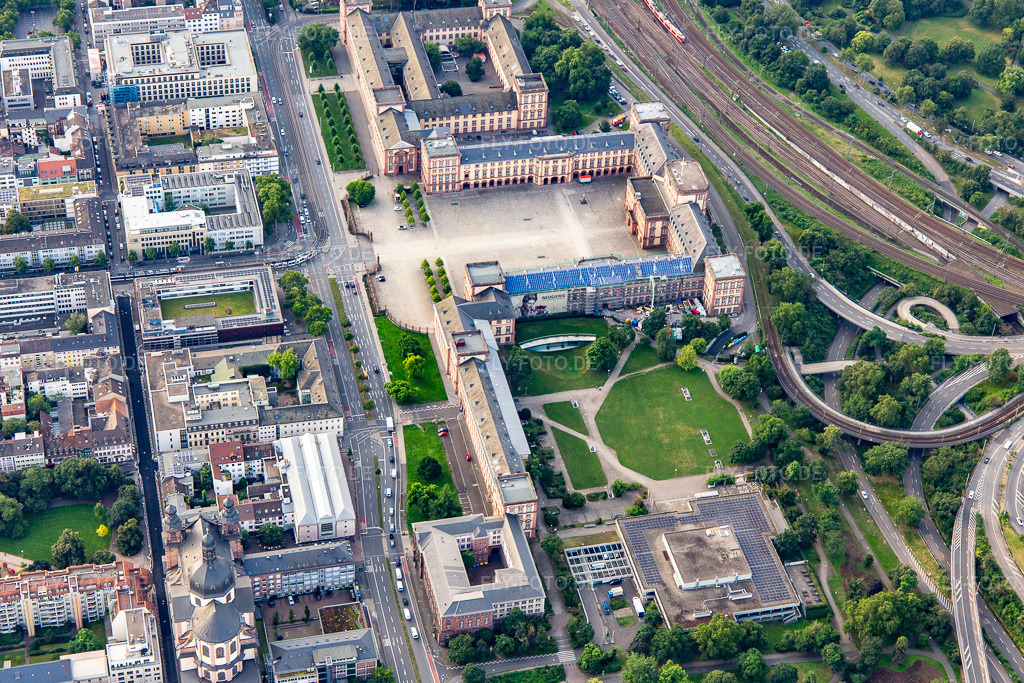 Luftbild: Barockschloss Mannheim von Nordwesten im Ortsteil Innenstadt in Mannheim im Bundesland Baden-Württemberg in Deutschland. Foto: IMG_142788.jpg vom 19.07.2024 durch Werner Riehm/FLY-FOTO.deBarockschloss Mannheim