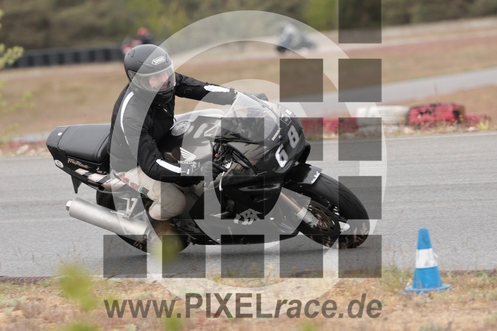 0068-20250511_13190 | Schöne Erinnerungen an spannende Momente - das festzuhalten ist unser Job. PIXELrace.de ist seit 2003 auf den Rennstrecken Europas unterwegs um die Action draußen beim Fahren und die wunderbare Stimmung imm Fahrerlager für euch einzufangen.