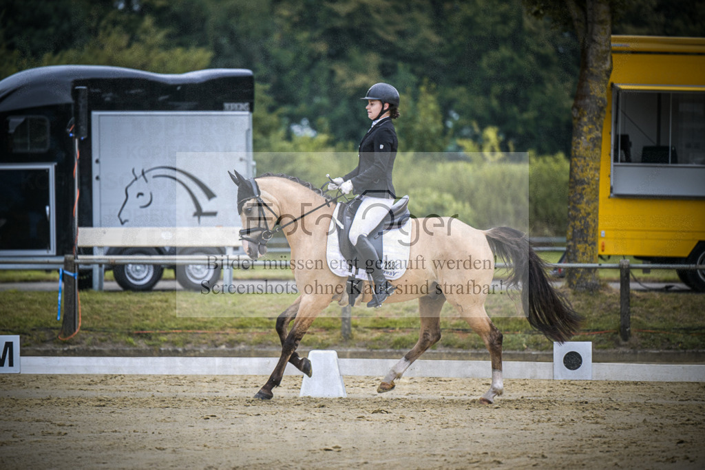 DOS_3062 | Entdecke hochwertige Reitturnierfotos von Foto Oger. Professionell, emotional und authentisch – jetzt Lieblingsmomente im Shop bestellen.Deutschlandweite Turnierfotografie. - Realisiert mit Pictrs.com